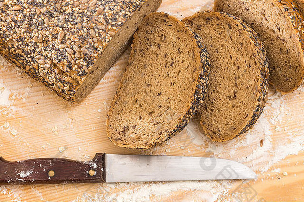 <strong>小麦</strong>切片面包刀木表面面粉