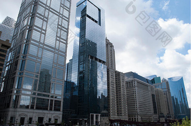 玻璃钢现代体系结构模式反射云墙阴影蓝色的细胞几何设计<strong>城市</strong>风格建筑