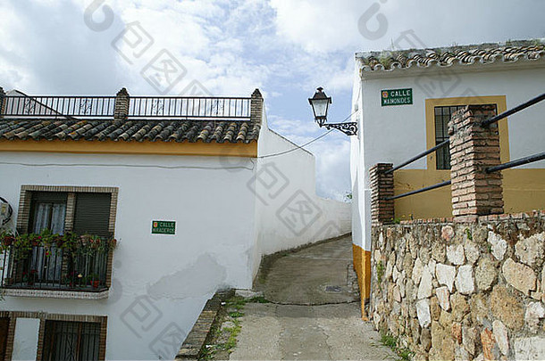 安达卢西亚西班牙街阿莫多瓦的里约村街文化典型的白色房子科尔多瓦