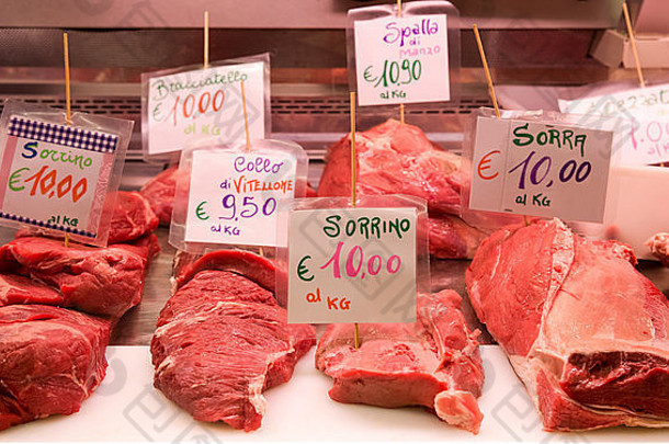 新鲜的牛肉肉出售传统的意大利市场概念包括食物健康文化旅行