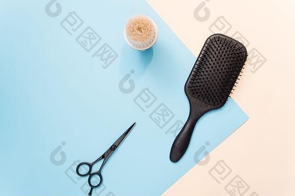 平躺作文专业理发师工具柔和的颜色蓝色的米色背景工具头发样式