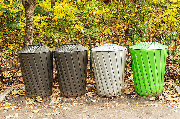 回收垃圾罐公园
