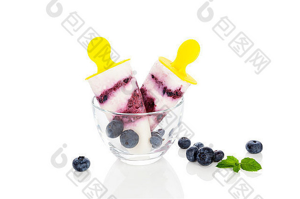 水果冰棒棒糖新鲜的蓝莓薄荷叶子孤立的白色背景健康的夏天冰奶油吃