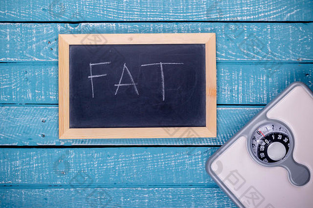 重量损失概念显示浴室尺度黑板阅读脂肪