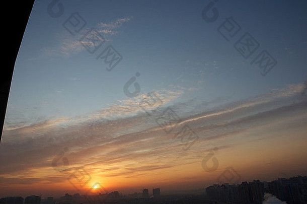 日出早上<strong>北京</strong>多云的场景