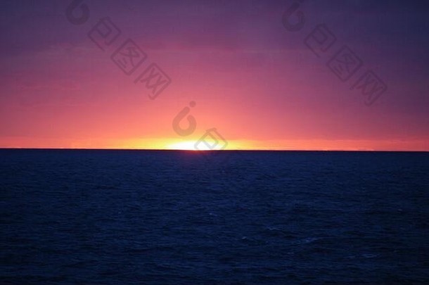 序列图片日落序列图片日落海系列深红色的日落图片海深红色的日落海紫色的克罗