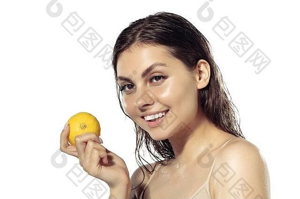 闪亮的美丽的年轻的女人新鲜的柠檬脸白色背景概念化妆品化妆自然生态治疗皮肤护理闪亮的健康的皮肤<strong>时尚</strong>医疗保健