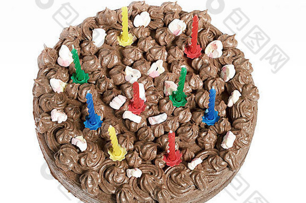 自制的生日巧克力蛋糕孤立的白色