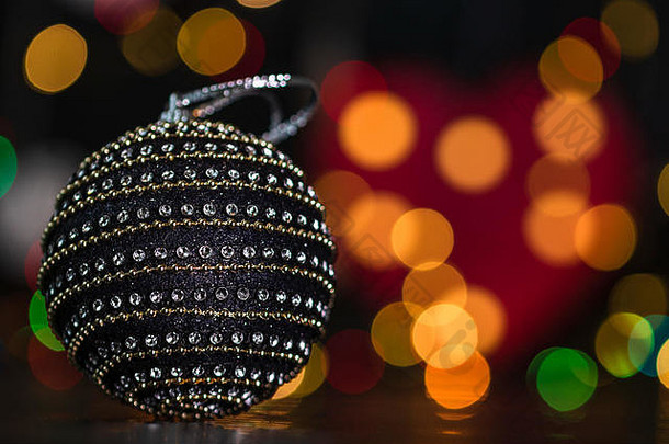 圣诞节装饰饰品圣诞节作文模糊灯背景黑色的<strong>闪亮</strong>的圣诞节球