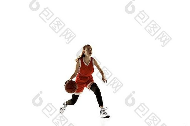 年轻的高加索人女<strong>篮球</strong>球员行动运动运行孤立的白色背景红发运动型女孩概念体育运动运动能源动态健康的生活方式<strong>培训</strong>