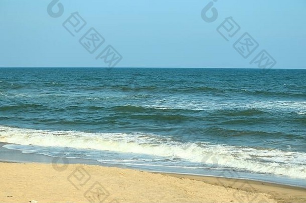 景观大水波蓝色的海蓝色的清晰的天空沙子海滩背景海滩<strong>天空图片</strong>概念权力自然