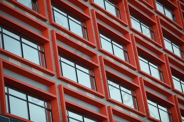 红色的窗口现代建筑