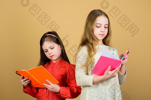 孩子们女孩书记事本教育孩子们文学最喜欢的童话姐妹选择书读可爱的女孩爱书秘密日记开放门读写能力
