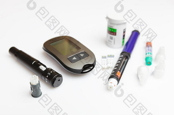 糖尿病集《柳叶刀》备用针glucometer条盒子备用条笔注射器备用胰岛素笔针孤立的白色回来