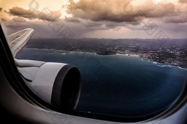美丽的空中视图窗口商业飞机血统部分飞机风气体涡轮引擎视线