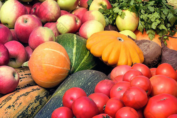 各种蔬菜西红柿土豆南瓜南瓜玉米玉米苹果提出了出售公平