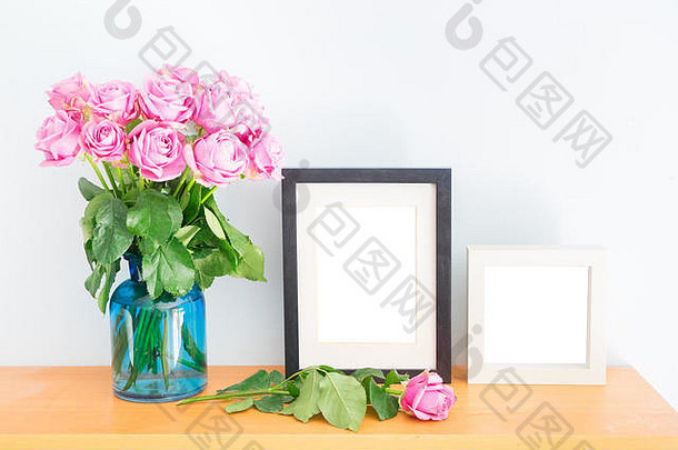 紫罗兰色的玫瑰照片框架