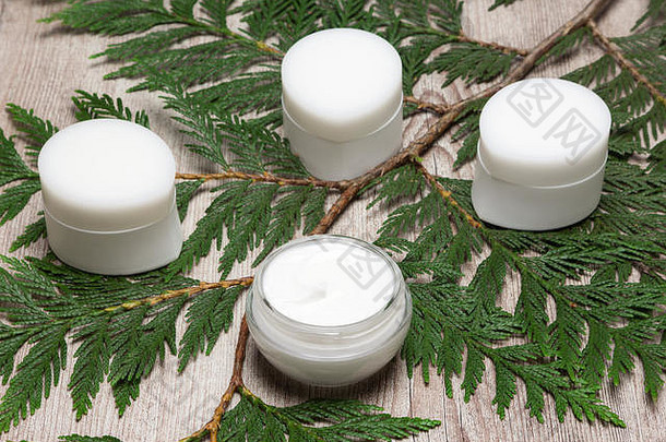 自然皮肤护理产品罐子保湿面霜绿色叶子