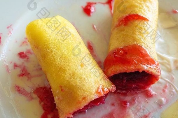 板传统的乌克兰沙漠烙饼塞樱桃浆果味黄油酸奶油