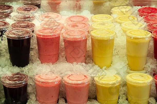 冷让人耳目一新水果饮料口味颜色透明的塑料杯冰多维数据集系列
