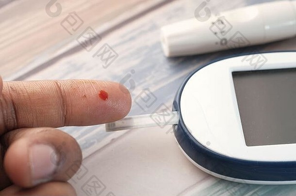 肉血糖尿病病人手指测试葡萄糖水平血
