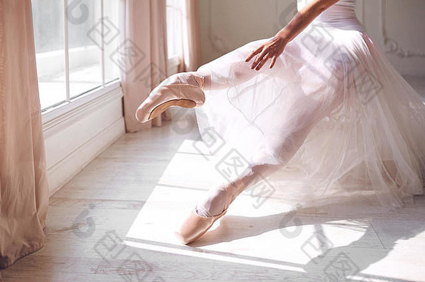 尖端鞋子脚芭蕾舞女演员