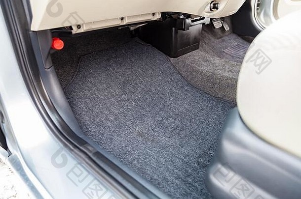 清洁车地板上垫黑色的地毯前面乘客座位车间详细说明车辆干清洁汽车服务行业
