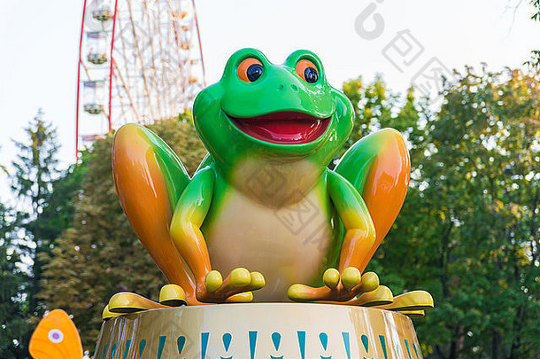不错的彩色<strong>青蛙</strong>孩子们公园