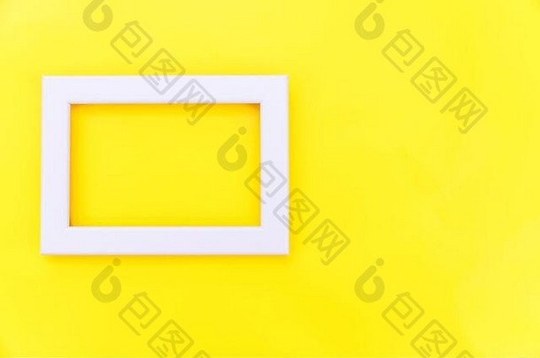 简单的设计空粉红色的框架孤立的黄色的色彩鲜艳的时尚的背景前视图平躺复制空间模拟最小的概念
