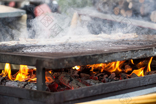 野餐烧烤香肠羊肉中世纪的公平西班牙