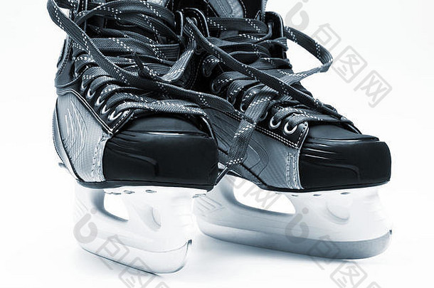 现代黑色的溜冰鞋白色背景