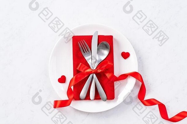 情人节一天餐设计概念浪漫的板菜集孤立的大理石白色背景餐厅假期庆祝活动促销前视图