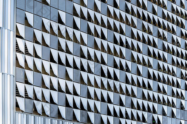 元素现代城市体系结构装饰摘要金属暂停面对外部墙阳光照射的多层建筑使