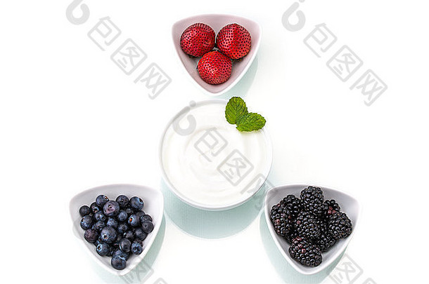 健康的早餐酸奶浆果节食新鲜