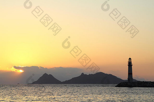 海景日落灯塔海岸海边小镇图古特热伊斯壮观的日落