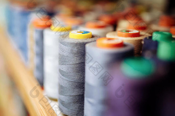 色彩斑斓的线程线轴织物纺织行业