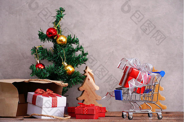 红色的礼物盒子小车背景礼物盒子游戏纸袋圣诞节树购物概念