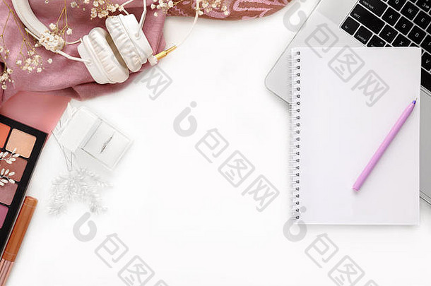 时尚女粉红色的配件集移动PC耳机笔记本