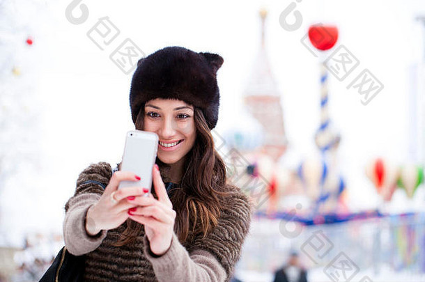 年轻的美丽的女人旅游采取图片移动电话背景红色的广场莫斯科克林姆林宫俄罗斯