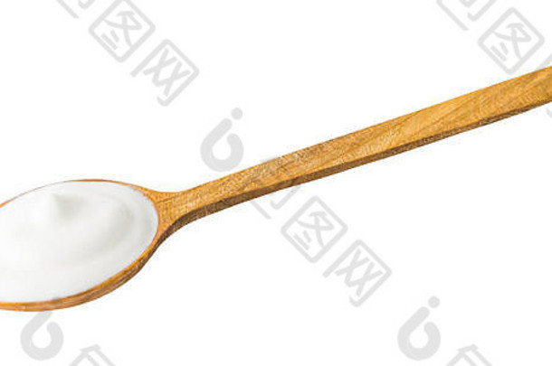 白色酸奶木勺子孤立的白色背景