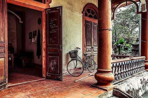 阳台亚洲房子森林自行车