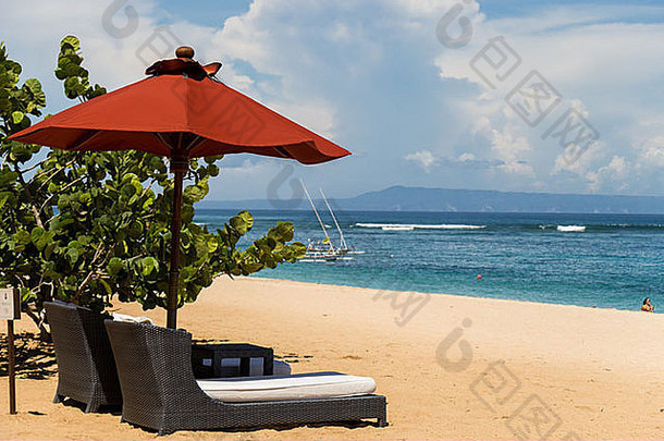海滩雨伞美丽的海滩巴厘岛