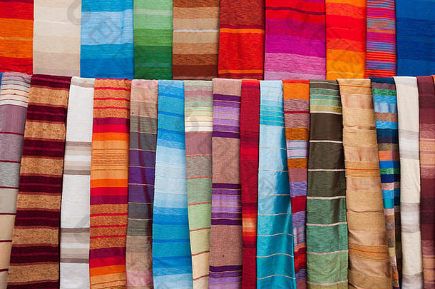 色彩斑斓的织物集市