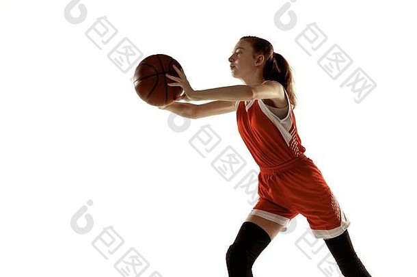 年轻的高加索人女<strong>篮球</strong>球员行动运动运行孤立的白色背景红发运动型女孩概念体育运动运动能源动态健康的生活方式<strong>培训</strong>