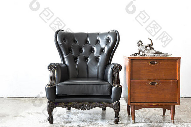 黑色的真正的皮革经典风格椅子一边内阁