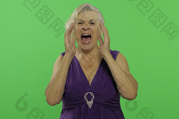 上了年纪的女人喊漂亮的祖母紫色的衣服的地方标志文本浓度关键绿色屏幕背景