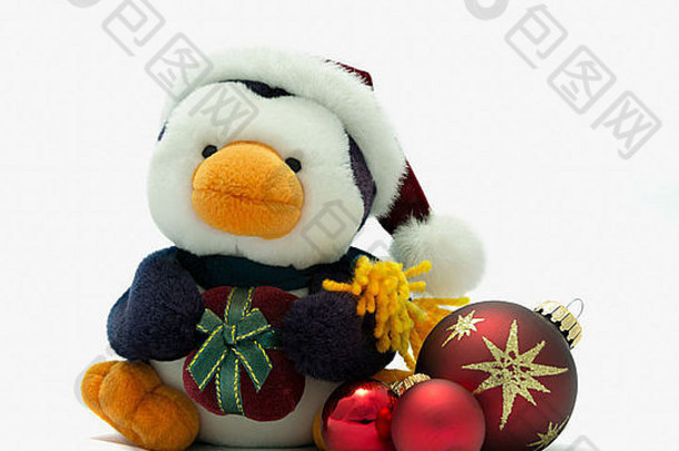 圣诞老人<strong>企鹅</strong>持有现在节日装饰物
