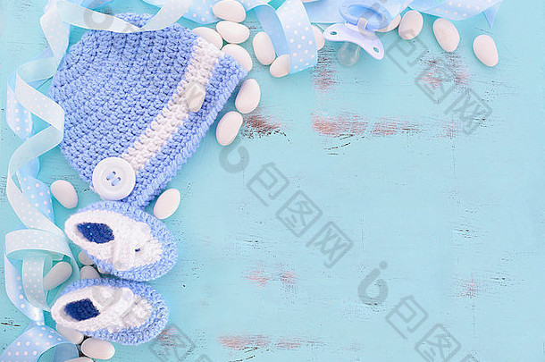 男孩婴儿淋浴托儿所背景婴儿衣<strong>服</strong>配件苍白的蓝色的破旧的别致的木表格复制间距