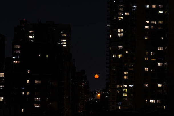 红色的月亮屋顶阳台上东一边纽约