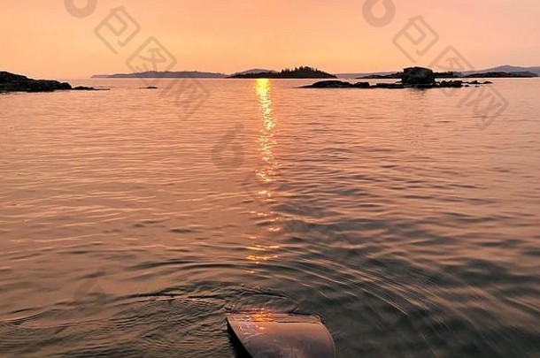 皮划艇橙色日落